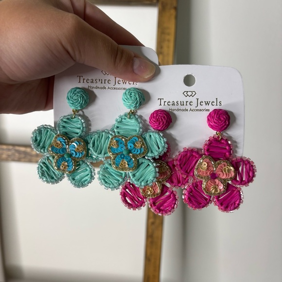 Treasure Jewels Beaded Pink or Blue Floral Earrings - Picture 1 of 4